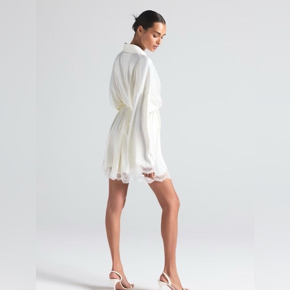 SKIMS bridal ivory woven shine lace robe & slip set - Picture 2 of 16